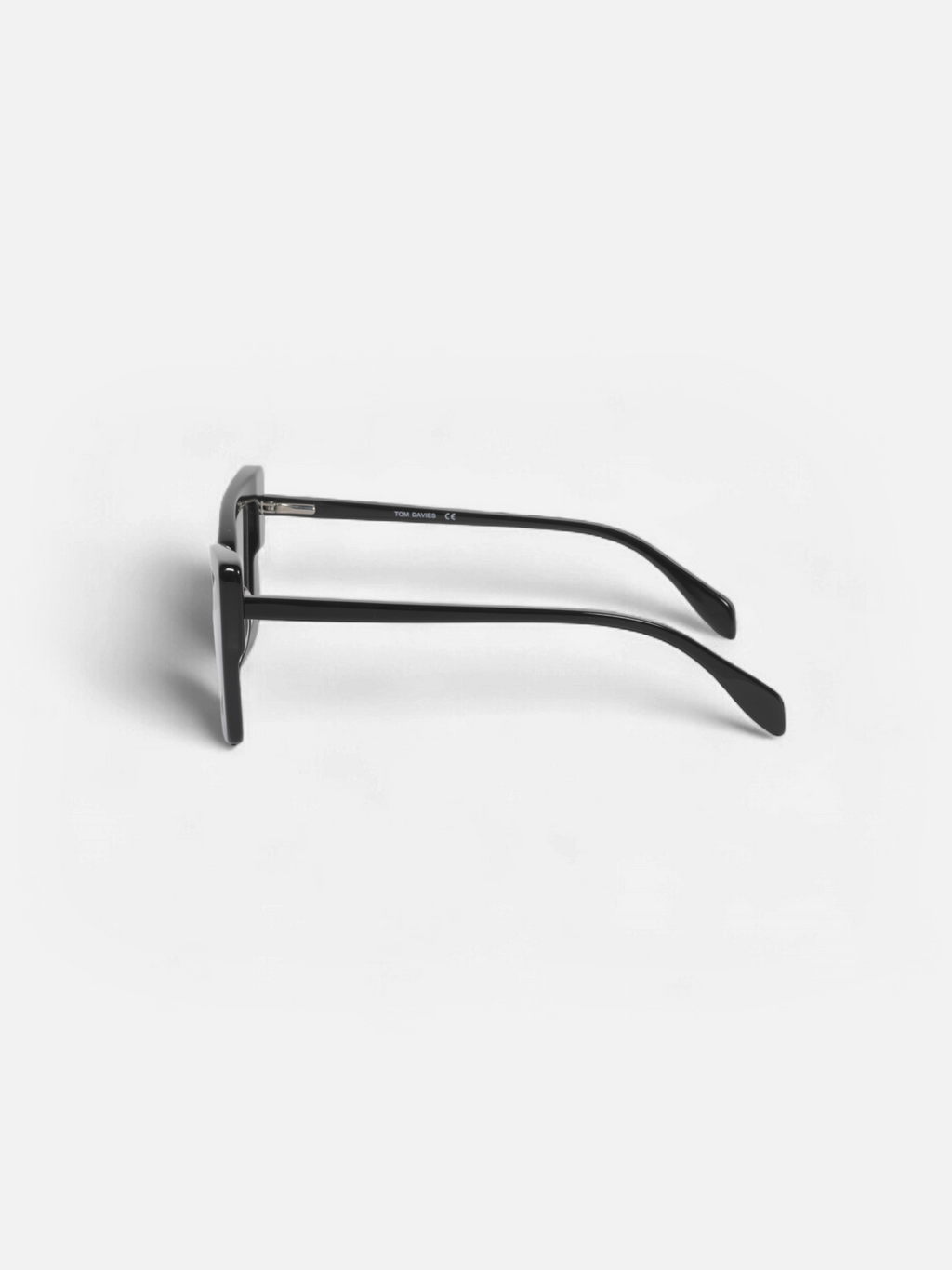 Kornize Optike - Tom Dewis, YC31112 - Tom Dewis,
